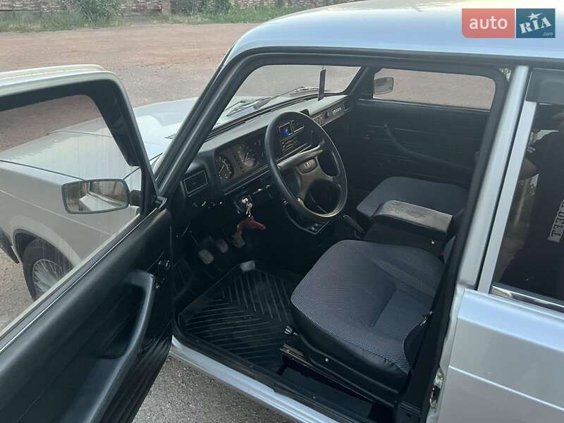 Седан ВАЗ / Lada 2107 2010 в Кривом Роге