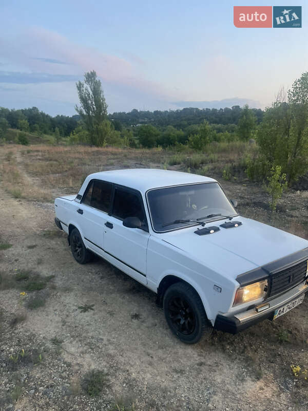 Седан ВАЗ / Lada 2107 1997 в Шаргороде