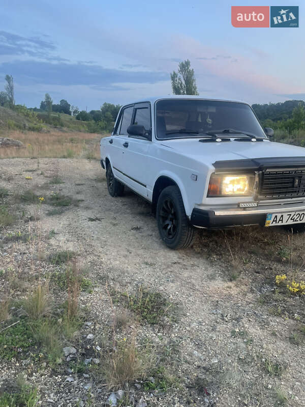 Седан ВАЗ / Lada 2107 1997 в Шаргороде