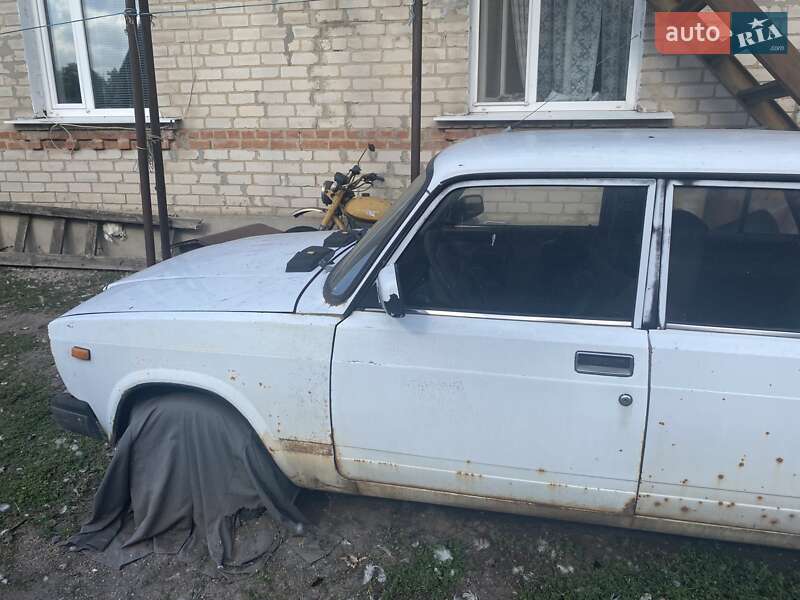 Седан ВАЗ / Lada 2107 2004 в Харькове