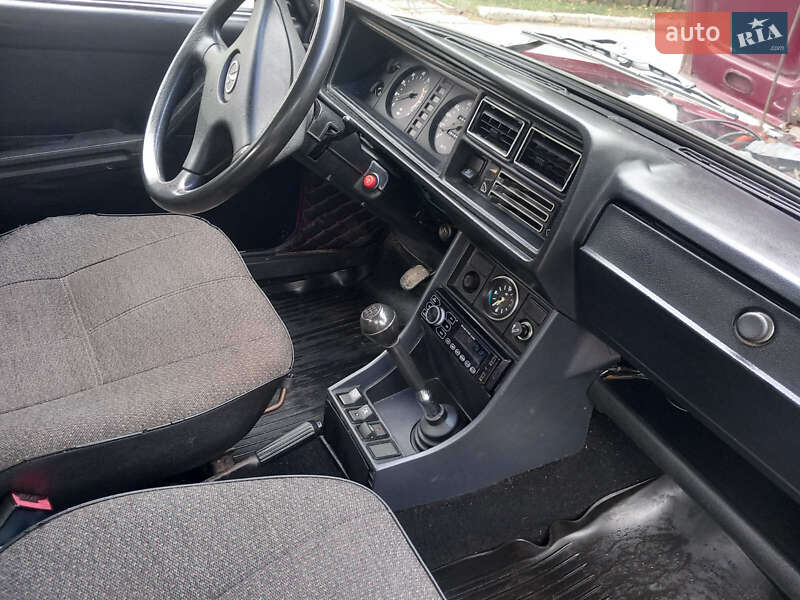 Седан ВАЗ / Lada 2107 2003 в Сторожинце фото 11 Седан ВАЗ / Lada 2107 2003 в Сторожинце