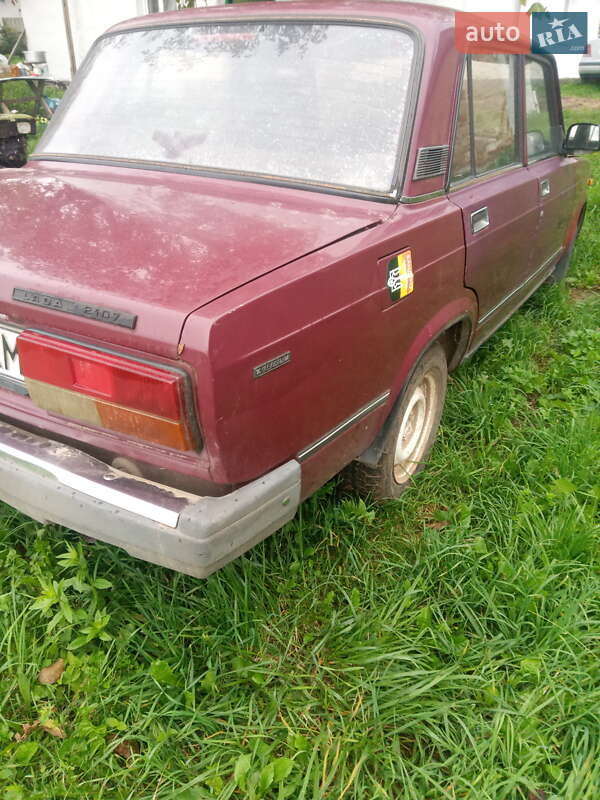 Седан ВАЗ / Lada 2107 2000 в Красилове