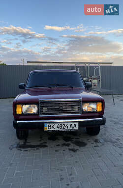 Седан ВАЗ 2107 2004 в 