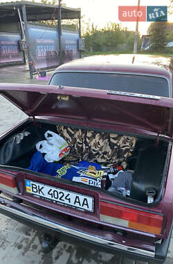 Седан ВАЗ 2107 2004 в 