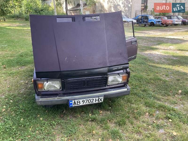Седан ВАЗ / Lada 2107 1998 в Гайсине