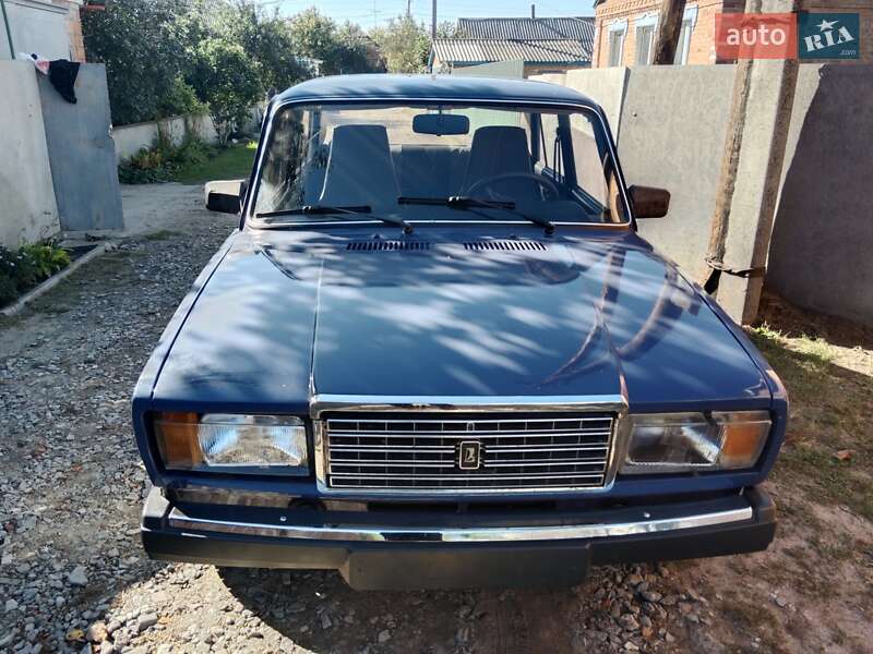 Седан ВАЗ / Lada 2107 2005 в Ромнах