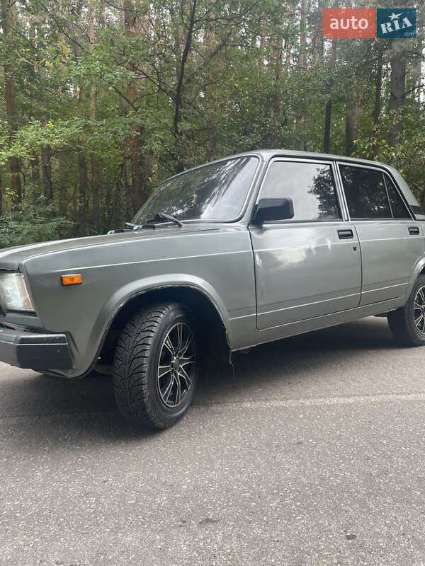 Седан ВАЗ / Lada 2107 2006 в Краснограді