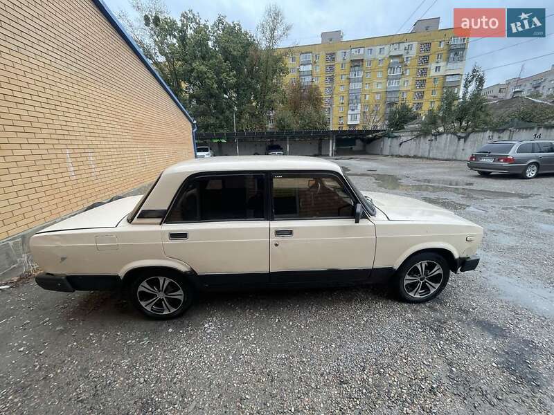 Седан ВАЗ / Lada 2107 1994 в Синельниково