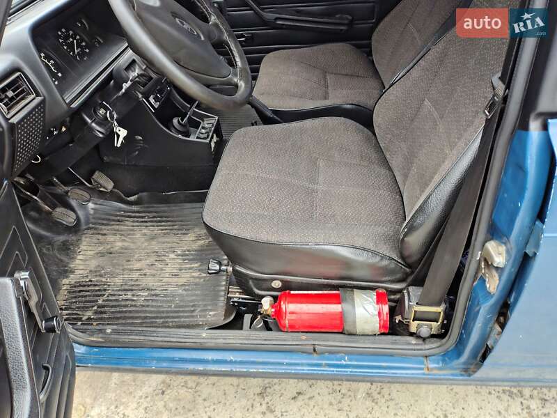 Седан ВАЗ / Lada 2107 2002 в Нетешине