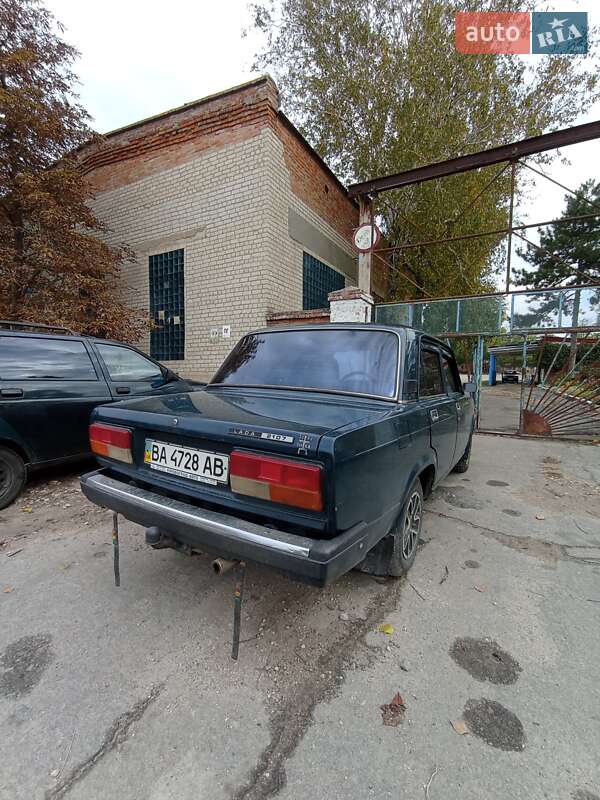 Седан ВАЗ / Lada 2107 2005 в Александрие