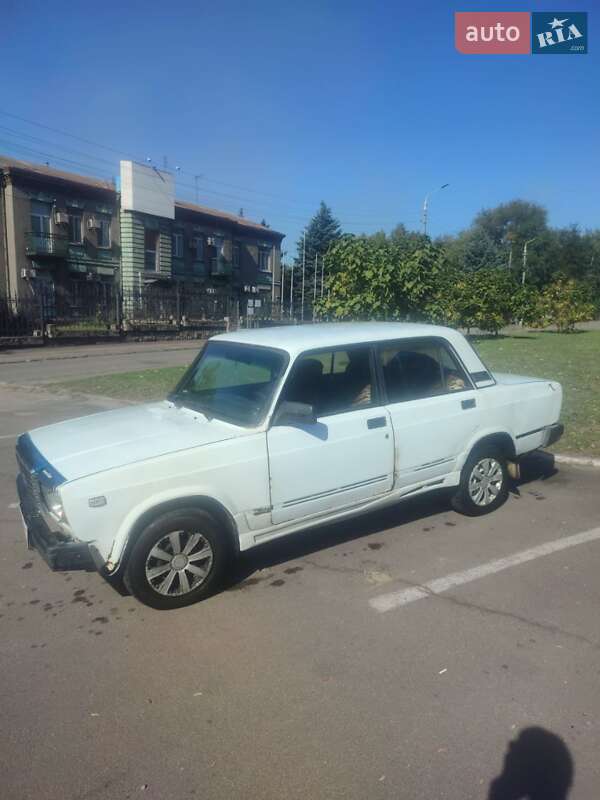 Седан ВАЗ / Lada 2107 1983 в Каменском