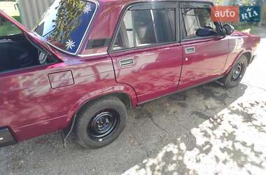 Седан ВАЗ 2107 2004 в  фото 3 Седан ВАЗ 2107 2004 в