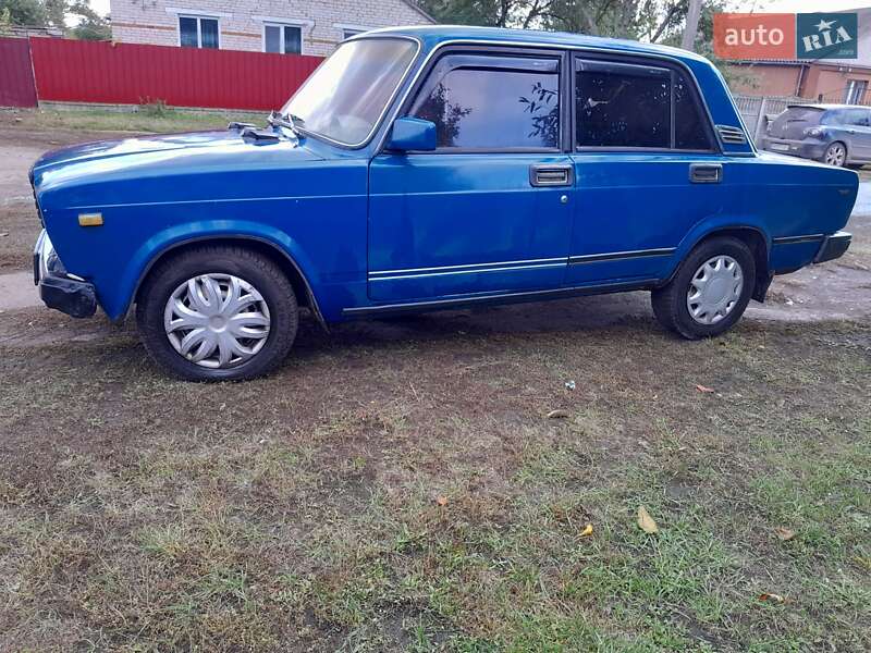 Седан ВАЗ / Lada 2107 1991 в Ромнах