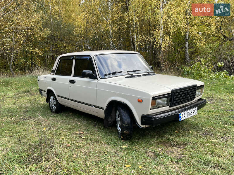 Седан ВАЗ / Lada 2107 1996 в Чернигове