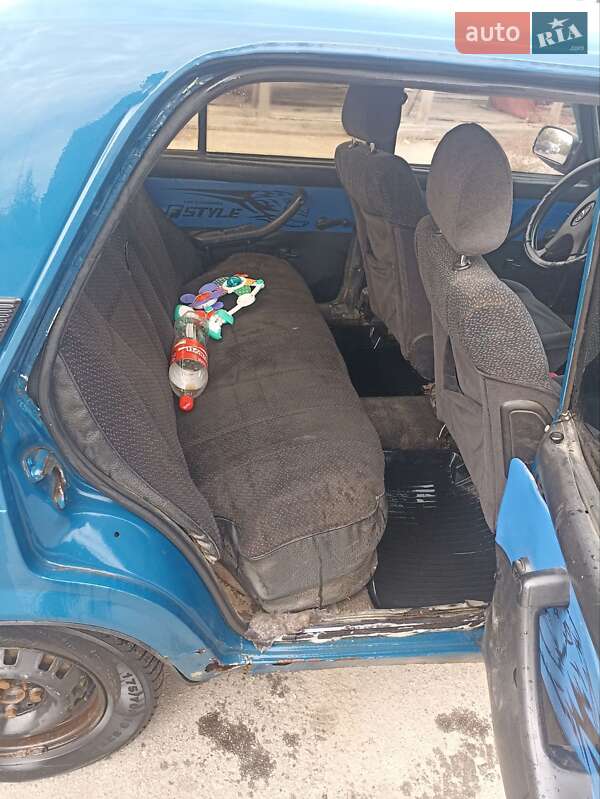 Седан ВАЗ / Lada 2107 2004 в Черняхові