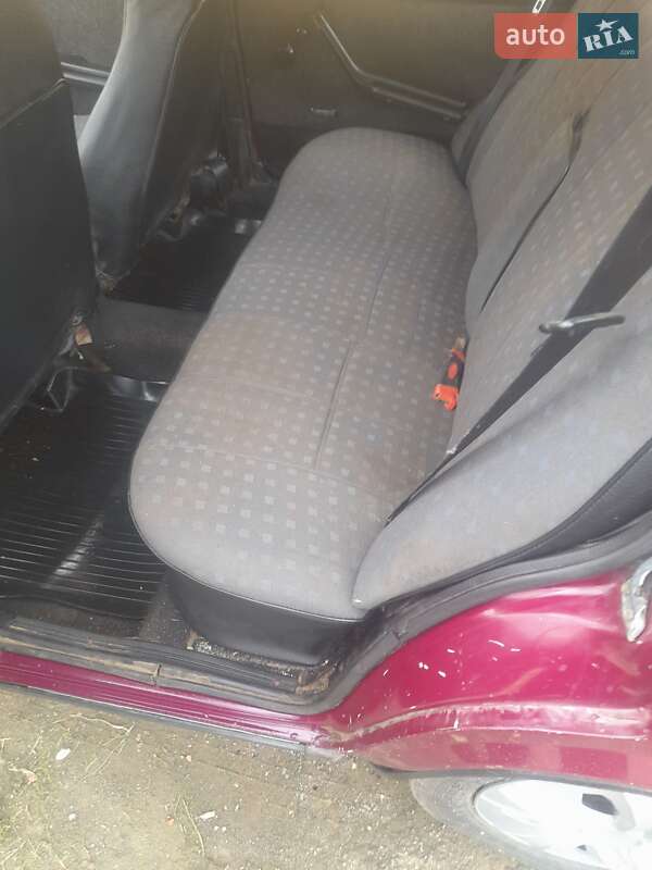 Седан ВАЗ / Lada 2107 2002 в Чернівцях