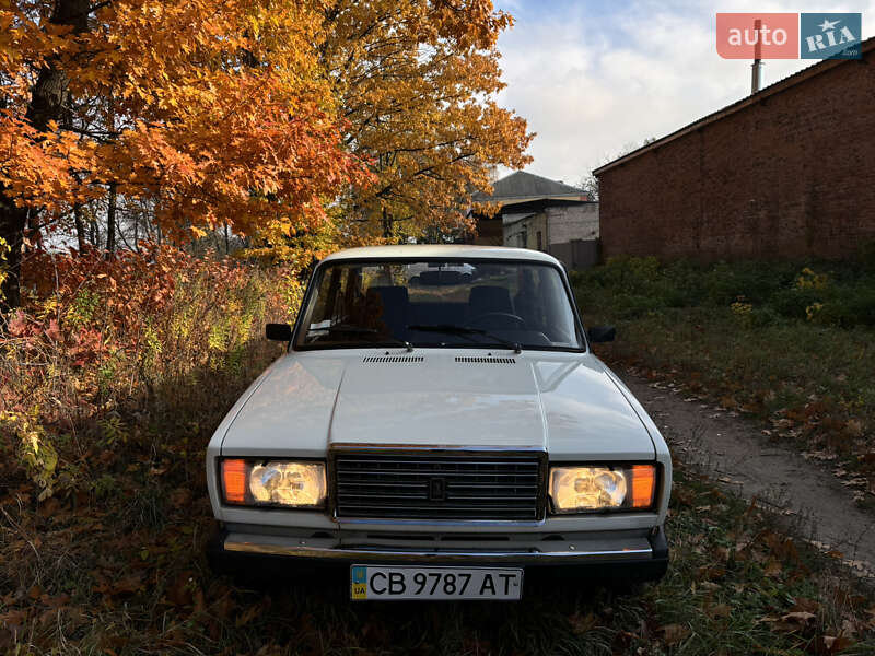 Седан ВАЗ / Lada 2107 2000 в Чернігові