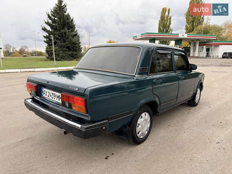 Седан ВАЗ / Lada 2107 2005 в Краснограде