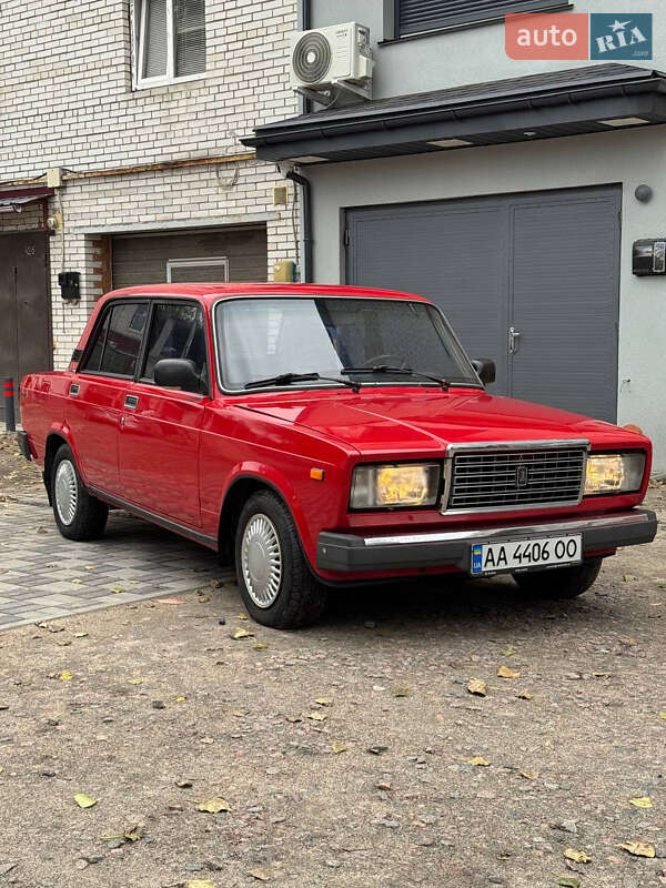 Седан ВАЗ / Lada 2107 1993 в Киеве