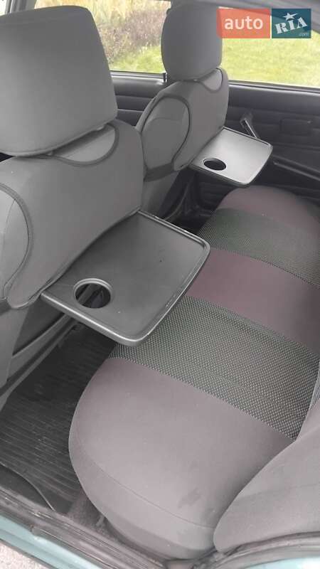 Седан ВАЗ / Lada 2107 2004 в Харькове