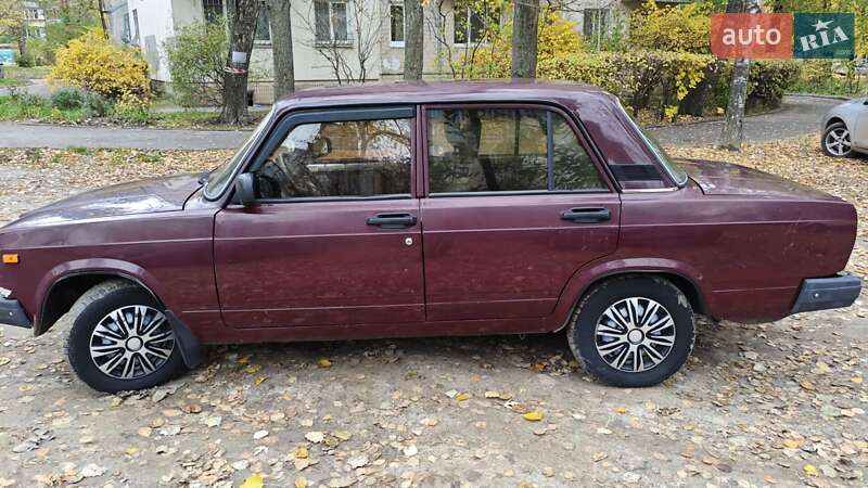Седан ВАЗ / Lada 2107 2008 в Киеве
