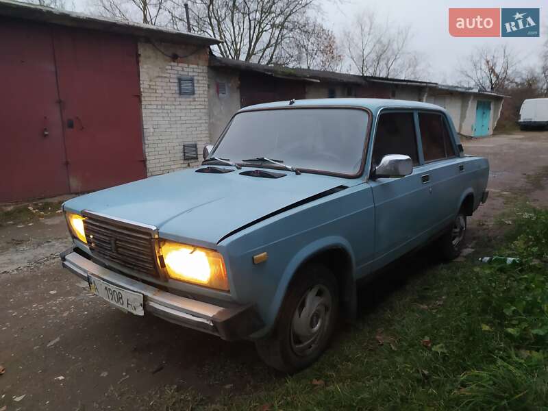 Седан ВАЗ / Lada 2107 1989 в Калуше