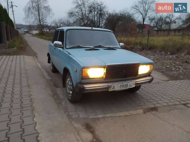 Седан ВАЗ / Lada 2107 1989 в Калуше