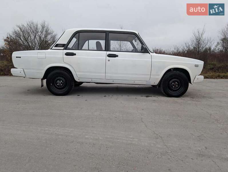Седан ВАЗ / Lada 2107 1991 в Хотине фото 3 Седан ВАЗ / Lada 2107 1991 в Хотине