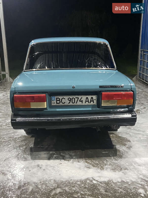 Седан ВАЗ / Lada 2107 2004 в Львове
