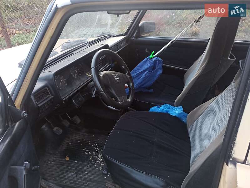 Седан ВАЗ / Lada 2107 1988 в Золочеве фото 5 Седан ВАЗ / Lada 2107 1988 в Золочеве