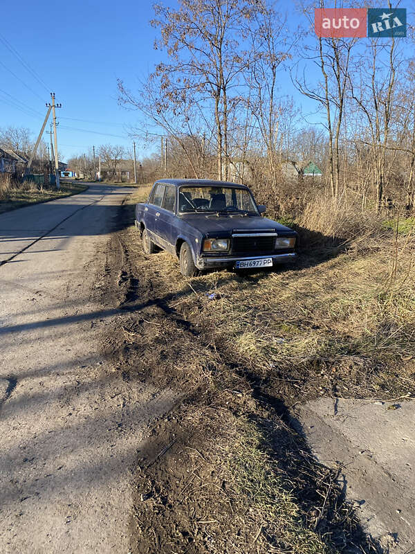 Седан ВАЗ / Lada 2107 1989 в Окнах