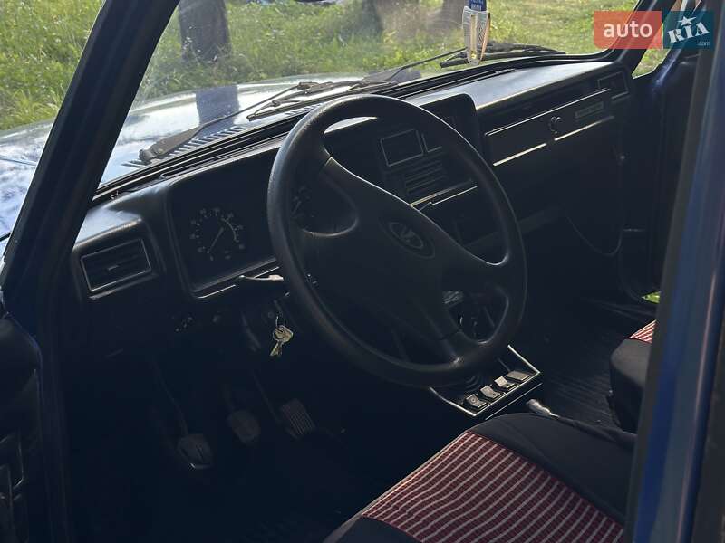 Седан ВАЗ / Lada 2107 2002 в Кременце