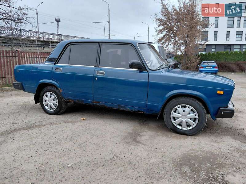 Седан ВАЗ / Lada 2107 2005 в Івано-Франківську