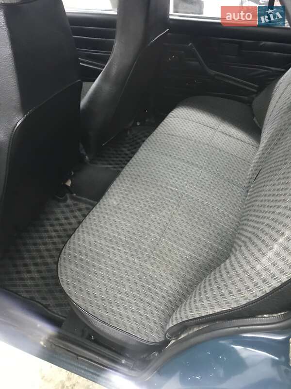 Седан ВАЗ / Lada 2107 2002 в Почаеве