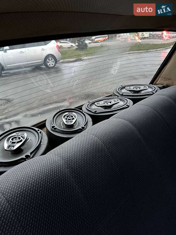 Седан ВАЗ / Lada 2107 2001 в Киеве