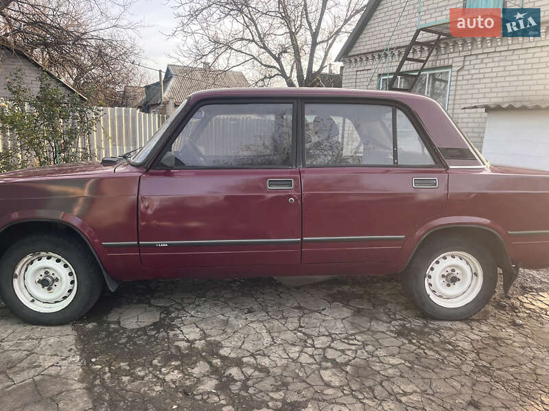 Седан ВАЗ / Lada 2107 2002 в Першотравенске