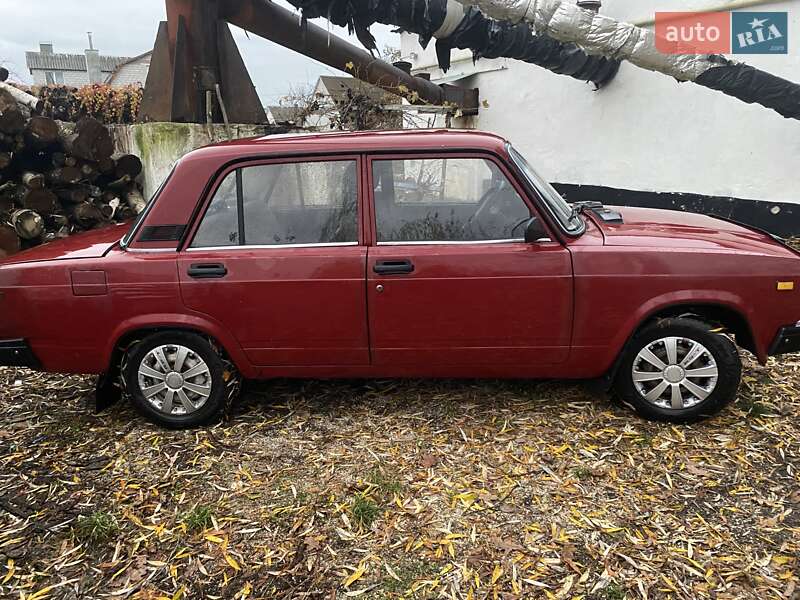 Седан ВАЗ / Lada 2107 2002 в Звягеле