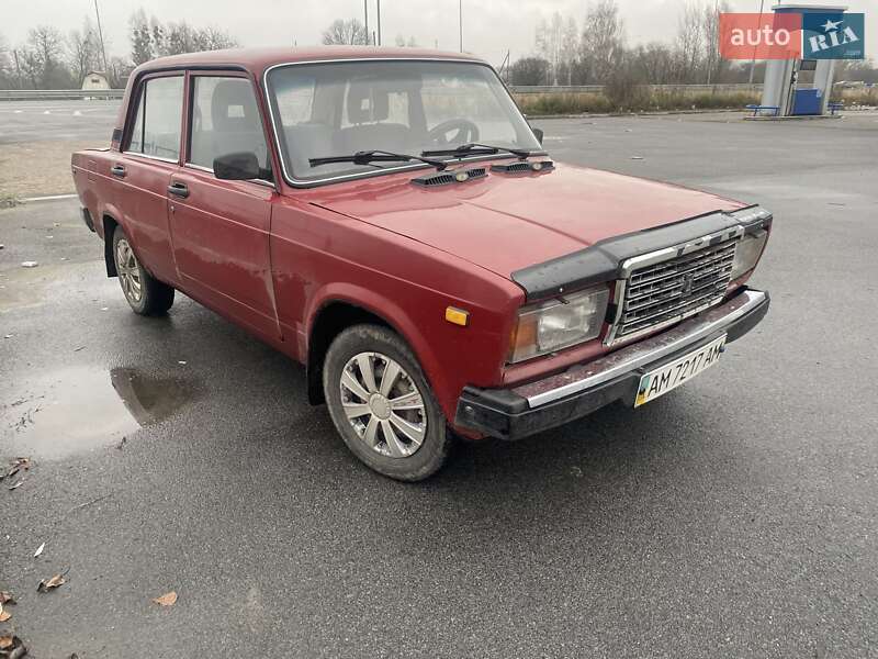 Седан ВАЗ / Lada 2107 2002 в Звягеле