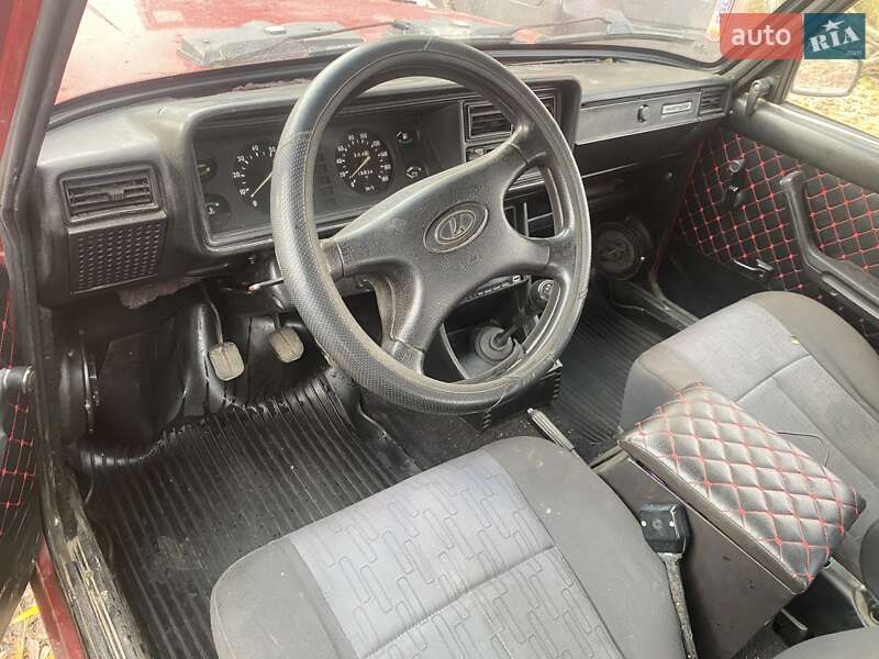 Седан ВАЗ / Lada 2107 2002 в Звягеле