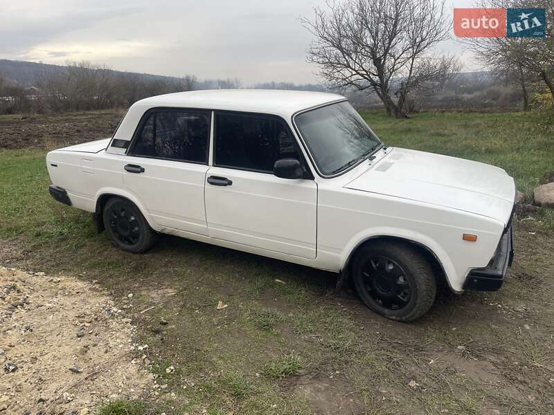 Седан ВАЗ / Lada 2107 1999 в Ямполе