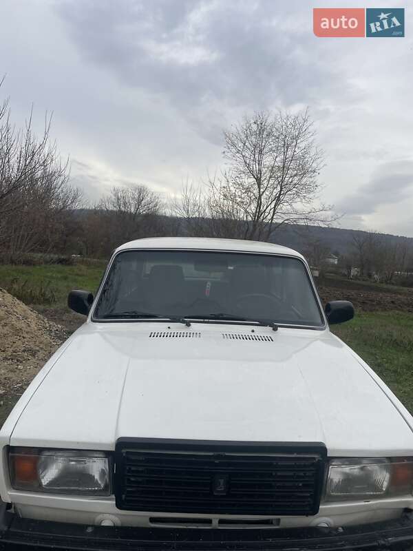 Седан ВАЗ / Lada 2107 1999 в Ямполе