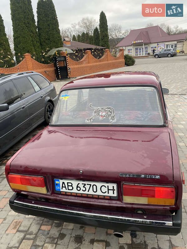 Седан ВАЗ / Lada 2107 2002 в Могилев-Подольске