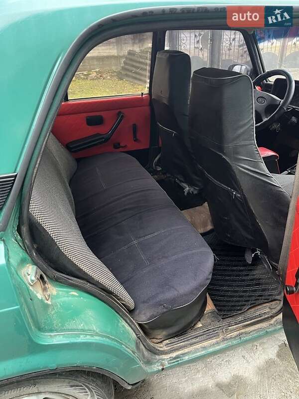 Седан ВАЗ / Lada 2107 2004 в Чернівцях