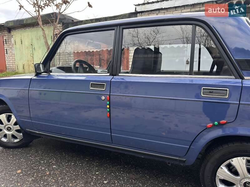 Седан ВАЗ / Lada 2107 2003 в Миколаєві