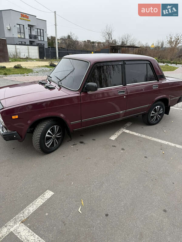 Седан ВАЗ / Lada 2107 2002 в Рівному
