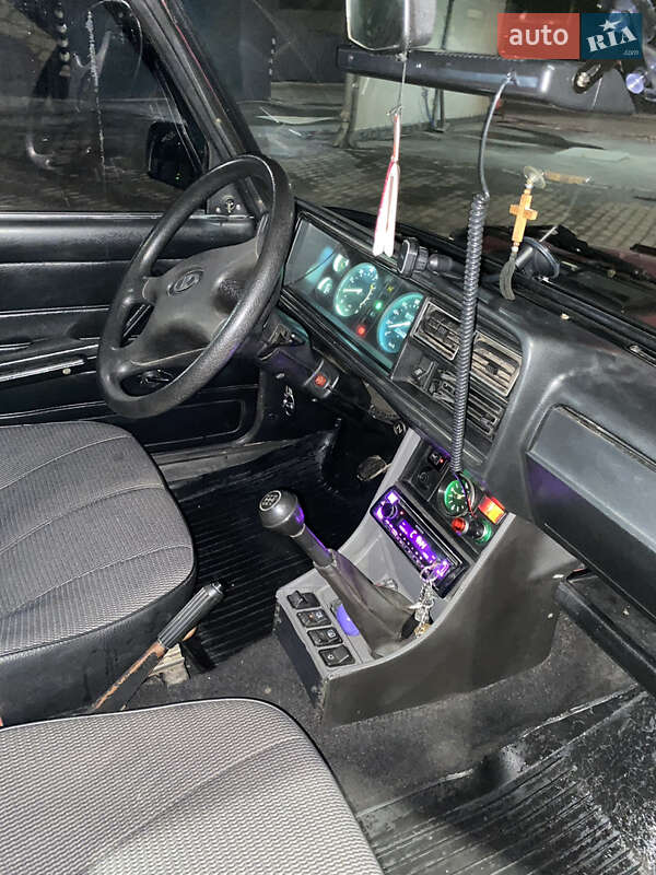 Седан ВАЗ / Lada 2107 2002 в Рівному