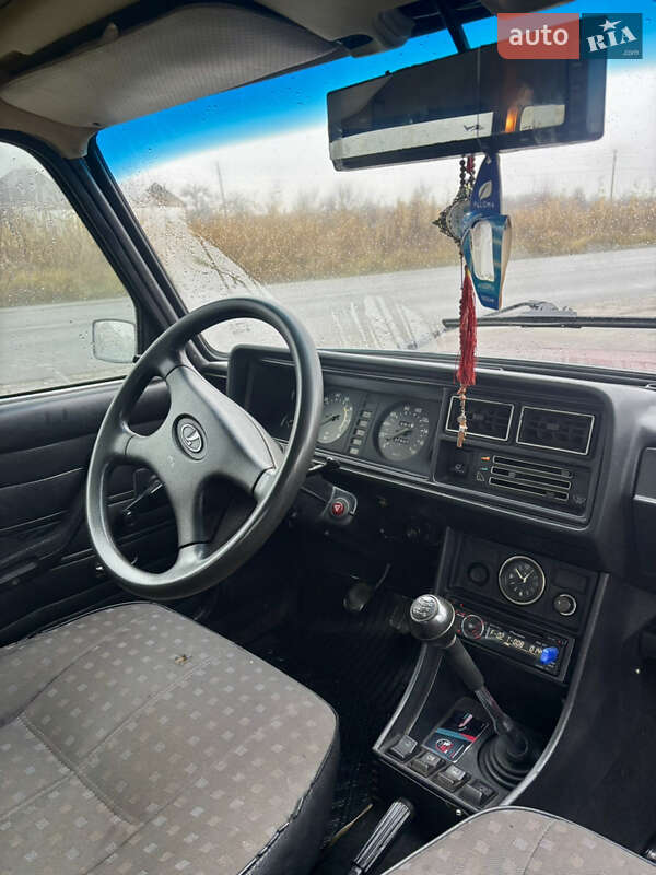 Седан ВАЗ / Lada 2107 2004 в Иршаве