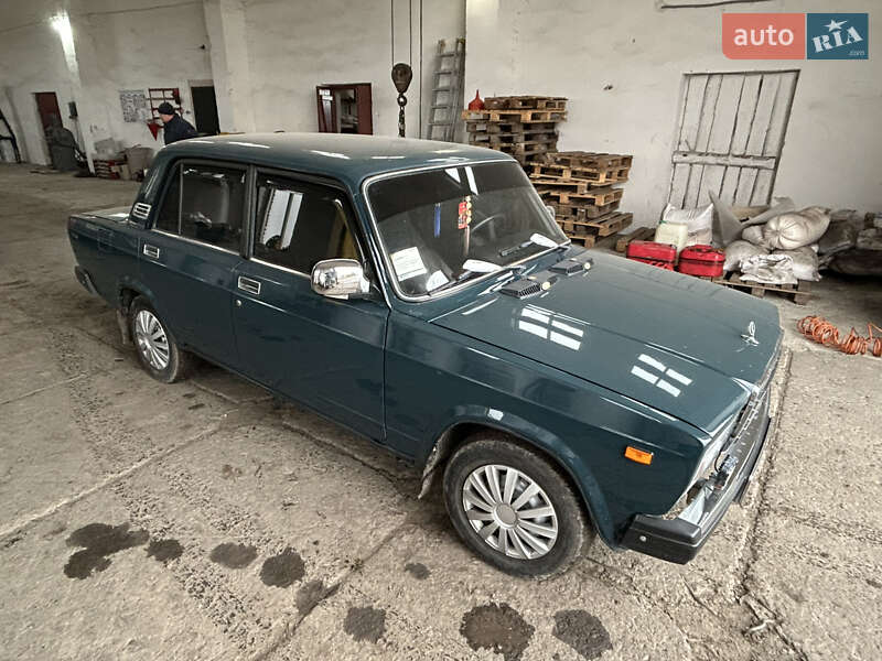 Седан ВАЗ / Lada 2107 2003 в Подволочиске