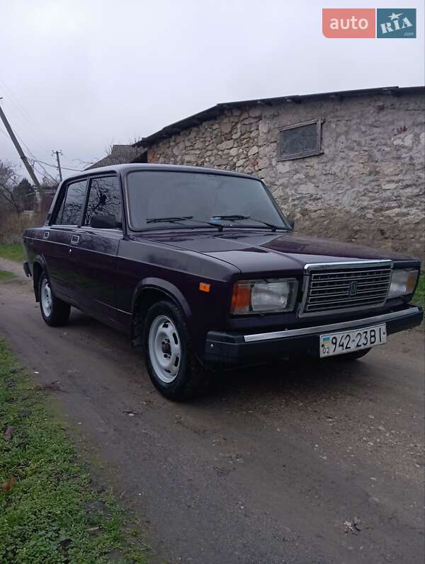 Седан ВАЗ / Lada 2107 2002 в Могилев-Подольске