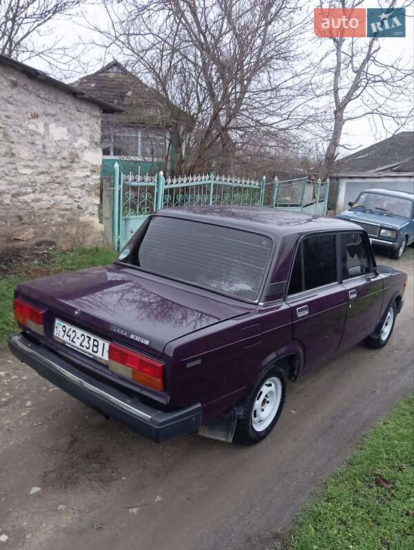 Седан ВАЗ / Lada 2107 2002 в Могилев-Подольске